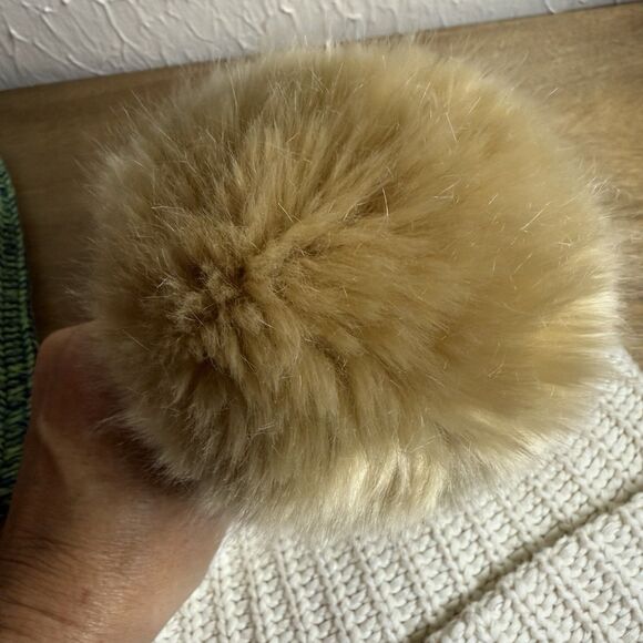 Love Your Melon Beanie Womens One Size Lot of 2 Knit Pom Green Off White Winter - Picture 6 of 12